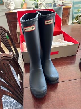 Hunter kids 4B Tall Rain Boots in navy